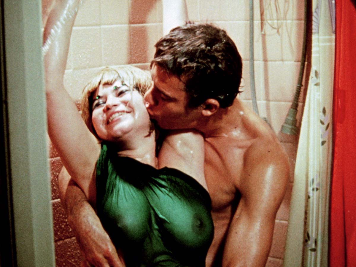 © Hold Me While I'm Naked (George Kuchar, 1966)